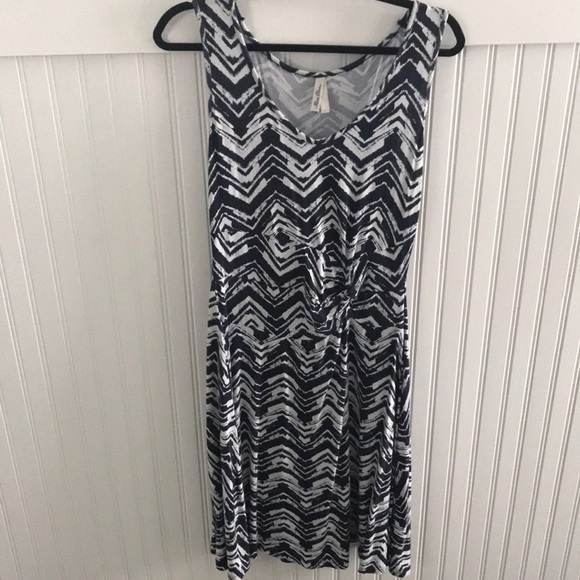 Sleeveless blue and white dress - Picture 1 of 4